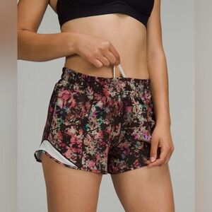 Lululemon Hotty Hot Low-Rise Lined Short 4" Stencil Blossom Red Multi/Sheer Blue
